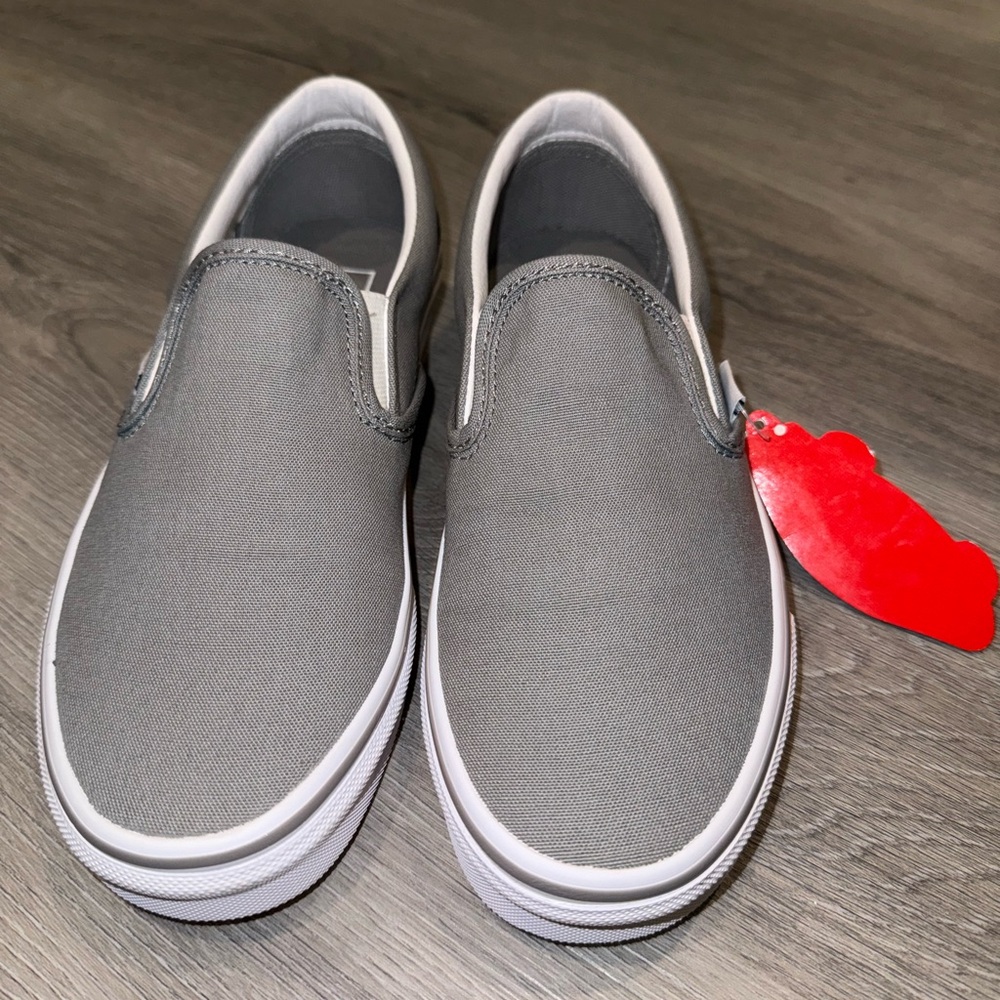 NWT Women’s Grey Vans Size 6.5